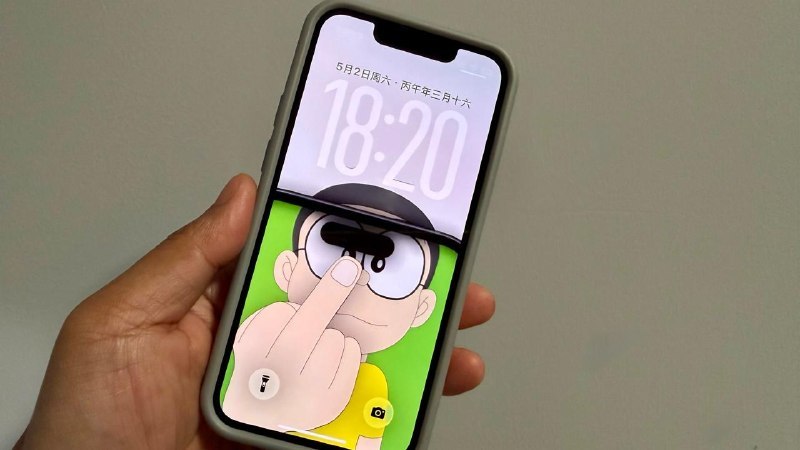 第一次用这样的镂空壳子，感觉还不错啊，给13mini穿上，即保留了原有机身背后的手感，又可以保护机器