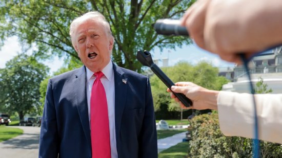 美国总统特朗普称很快发布第一批UFO文件美国前总统特朗普今日公开表示，他已经掌握了大量关于此类现象且内容非常有趣的文件