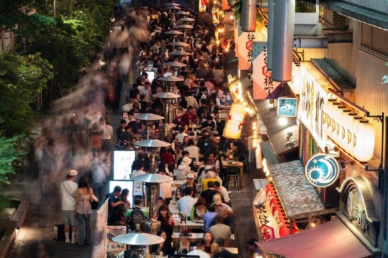 日本4月旅游收支顺差同比下降25.2%日本4月旅游收支顺差为5465亿日元（约44亿新元），同比下降25.2%