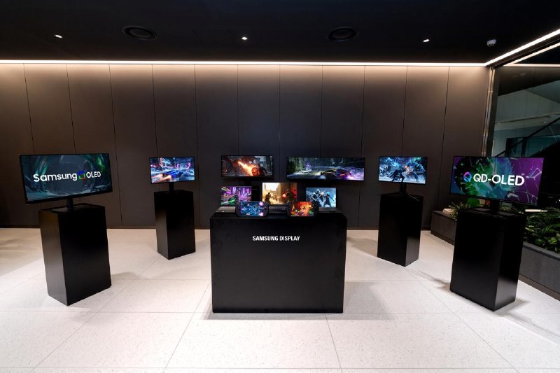 #互联网观察▎三星全新显示器：今日在 COMPUTEX 2026 展出三星显示宣布，今日起在台北南港展览馆举办的 COMPUTEX 2026 上，展示面向游戏场景的 OLED 与 QD-OLED 显示产品线，覆盖掌机、笔记本和显示器，尺寸从 8.8 英寸到 49 英寸，共计 16 款产品