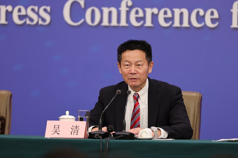 吴清：完善中国特色稳市机制建设央行行长潘功胜也表示，人民银行将会同证监会实施好支持资本市场政策工具，支持中央汇金公司发挥类平准基金作用，增强资本市场的内在稳定性和合力　　【财新网】“我们将继续推动发挥好各方的合力，健全长钱长投的市场机制和生态，完善中国特色稳市机制建设，丰富跨周期、逆周期调节的手段和机制，进一步增强市场的内在稳定性