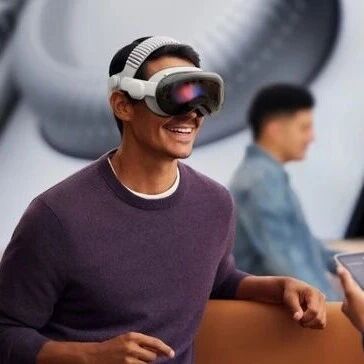 候任CEO拍板！分析师称苹果Vision Pro后续版本被砍via 界面新闻