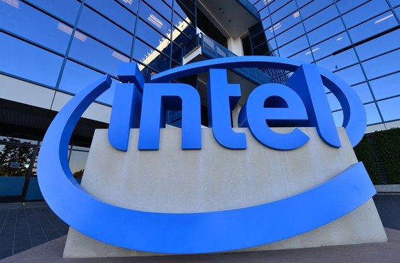 英特尔挖走三星30年核心大将 晶圆代工抢单战升级英特尔公司近日宣布聘请三星电子芯片制造业务资深副总裁韩升勋（Shawn Han）出任代工服务副总裁兼总经理，负责推动英特尔代工业务的客户拓展