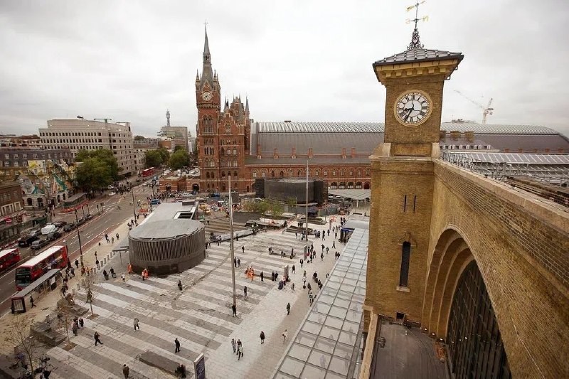 中东战事推升生活费 英国推出“夏季省钱计划”英国财政部长里夫斯宣布，政府将推出“夏季省钱计划”，通过儿童免费乘公交、下调部分食品税率、降低暑期旅游娱乐项目增值税等措施，帮助家庭应对因中东战事引发的生活费攀升压力