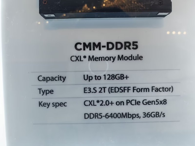 SK海力士展出最新CMM-DDR5内存：单条128GB+、带宽36GB/s在今日举行的CFMS 2026全球闪存峰会上，SK海力士展出了旗下CMM-DDR5 CXL内存模组，面向AI服务器和高性能计算场景提供大容量内存扩展方案