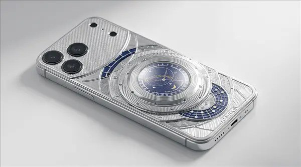 Caviar推出iPhone 17 Pro Max典藏版 机身可拆装瑞士名表高端数码定制品牌Caviar发布Masters of Time典藏系列，基于iPhone 17 Pro Max深度改装，首创机身内嵌可拆装瑞士机械腕表的定制方案