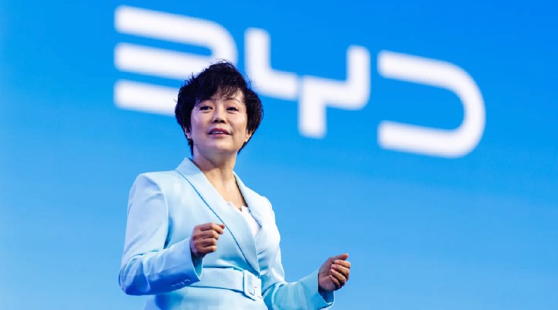 比亚迪副总李柯：中国电动车渗透率将接近80% 竞争将转向辅助驾驶据CNBC报道，在中国电动汽车销量增速放缓之际，比亚迪高管预计中国电动车市场仍将继续扩大