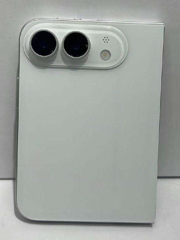 曝料显示，苹果折叠屏 iPhone 机模已基本定型，可能只出白色版