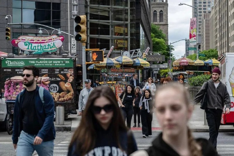 美伊冲突推高通胀担忧 美国消费者信心指数跌至纪录低点受美伊冲突影响，美国5月消费者信心指数跌至纪录低点，长期通货膨胀预期显著恶化