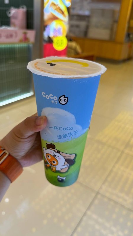 coco真的是鸡贼，你抖音里买的活动价，用的杯子是特制的，又细又长，小多了