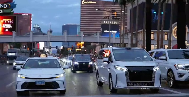 FF再获7000万美元融资：贾跃亭重掌CEO后启动“五大变革”5月18日，Faraday Future（FF）创始人贾跃亭发布致投资人信，宣布公司已完成最新一轮2500万美元融资，近期累计融资额达7000万美元