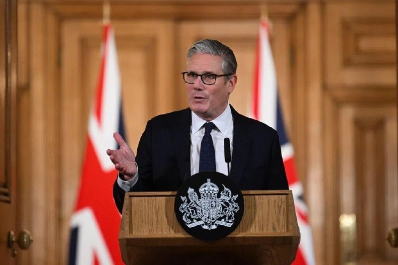 英国禁止16岁以下人群使用社媒英国首相斯塔默宣布禁止16岁以下人群使用社交媒体，并对游戏直播平台实施限制