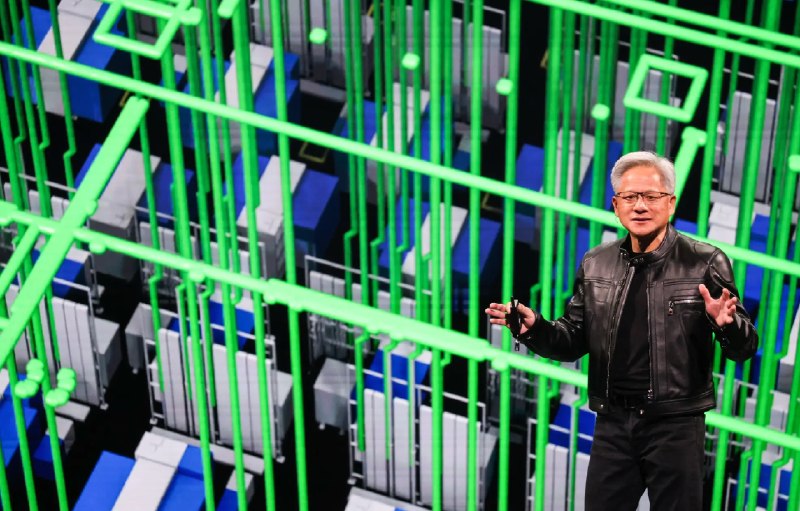 黄仁勋批评CEO以AI为由裁员：太敷衍、装聪明据《商业内幕》报道，英伟达CEO黄仁勋(Jensen Huang)对一些将裁员归咎于AI的CEO提出了批评，认为这种说法“太敷衍”