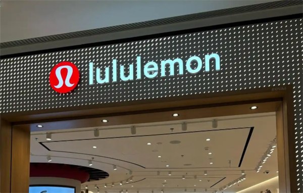 lululemon被调查陷癌症与不孕风险争议 回应：国内在售产品均不含化学物质近日，Lululemon美国公司涉嫌使用致癌化学物质相关的指控引发广泛关注