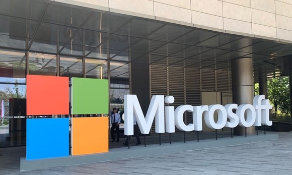 微软Azure定价双标引发6万企业集体诉讼 索赔194亿元伦敦竞争上诉法庭于本周二正式裁定，微软必须面对一起由近6万家英国企业发起的集体诉讼，案件已正式进入审判阶段
