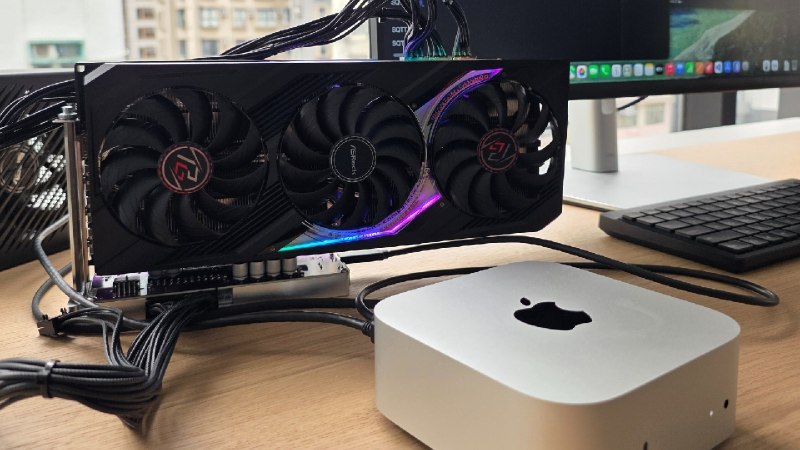 苹果批准 AMD 与 NVIDIA 外置显卡驱动，支持 Mac 运行 AI 大模型苹果公司已正式批准由 Tiny Corp 开发的第三方驱动程序，允许 AMD 和 NVIDIA 的外置显卡（eGPU）在搭载 Apple Silicon 芯片的 Mac 设备上运行