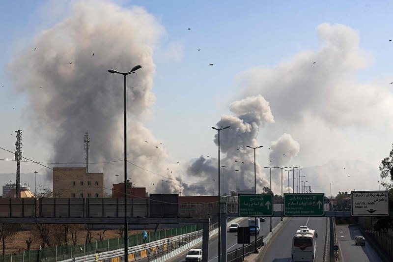 大西洋观察｜中东战火何去从一场俄乌冲突后最大规模的地区战争正在中东高频进行，但纵观全局，战争的发展依然可能是虎头蛇尾当地时间2026年3月5日，伊朗德黑兰遭空袭后升起烟柱