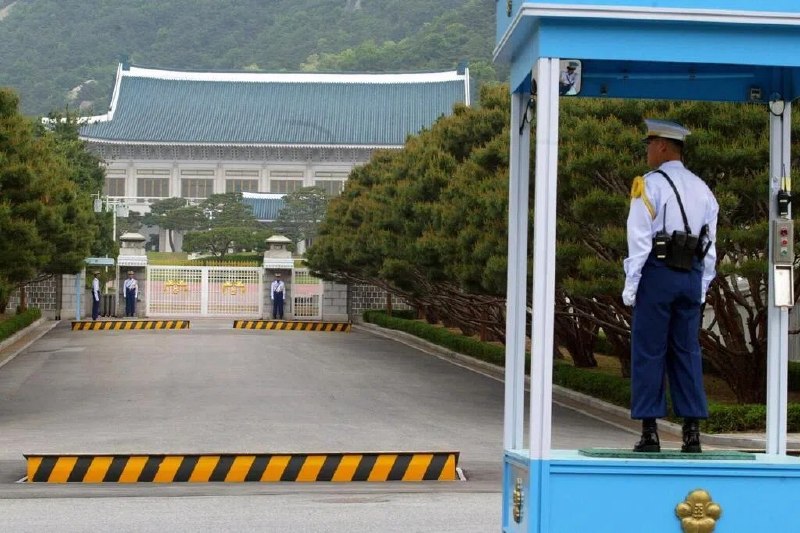 青瓦台：当务之急是查明货船在霍尔木兹海峡爆炸原因韩国船司运营的一艘货船在霍尔木兹海峡爆炸起火，韩国总统府青瓦台说，当务之急是查明原因