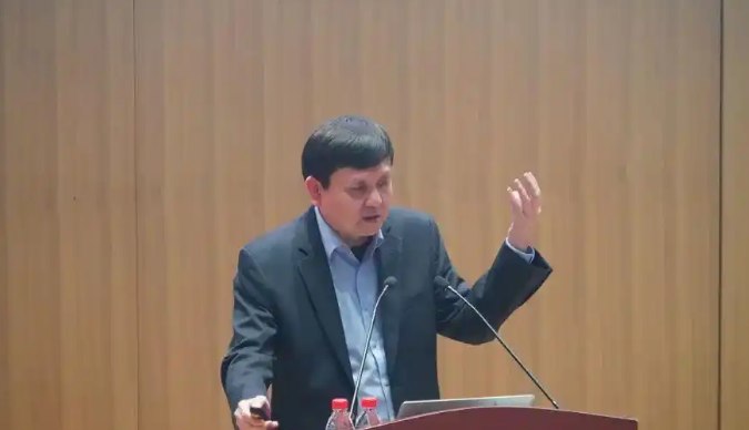 张文宏分享长寿秘诀：退休后别马上停下来 让自己有事可做国家传染病医学中心主任、复旦大学感染与健康研究院院长、复旦大学临床医学院内科学系主任张文宏，近日做客上海纽约大学“中美气候与健康合作”卓越讲堂，现场分享了他的长寿心得