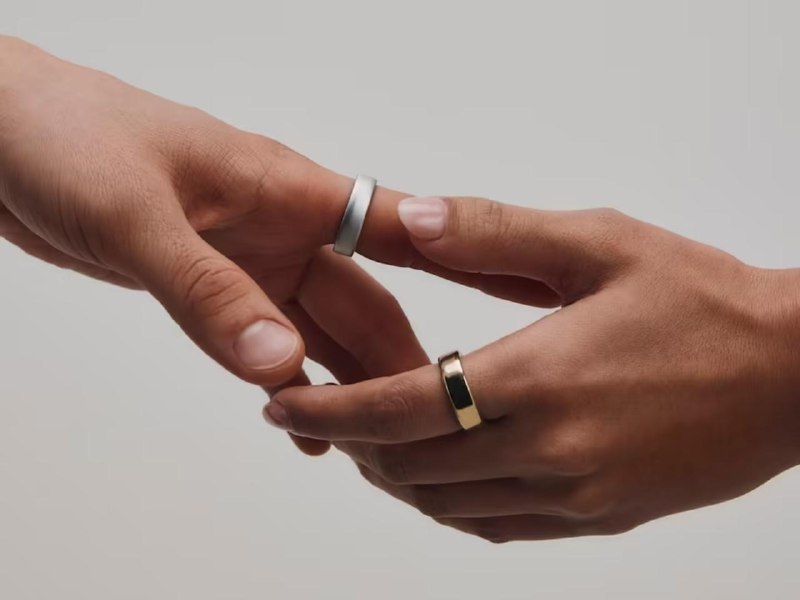 Oura Ring 5 发布了！号称全球最小的智能戒指，比上一代小了 40%，戴着更隐形舒服，还塞进了夜间血压、呼吸分析、AI 健康建议等新功能