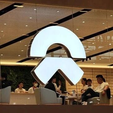 蔚来、小鹏股价双双大涨via 界面新闻