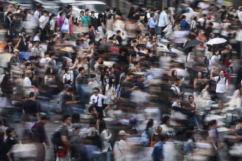 日本总人口连续15年下降日本普查数据显示，日本人口在五年内下降了2.5%，连续15年下降