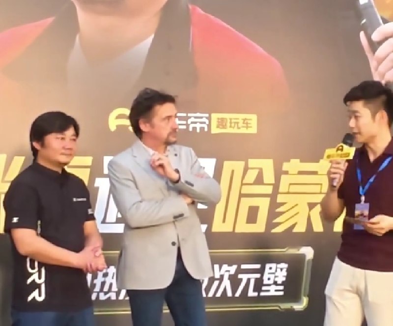 张雪对谈理查德·哈蒙德‌：将吃掉国际大牌50%以上份额昨晚上海天马赛车场，‌张雪与英国知名汽车节目《Top Gear》主持人‌理查德·哈蒙德‌展开一场对谈