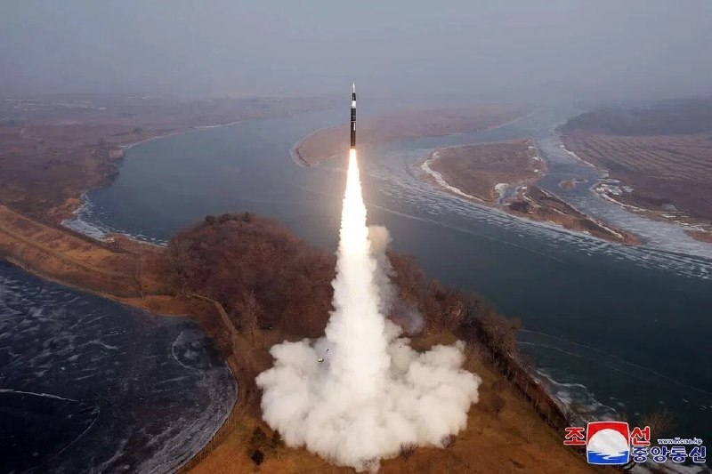 朝鲜向西部海域发射不明飞行器韩国联合参谋本部星期二（5月26日）说，朝鲜当天向朝鲜半岛西部海域发射了不明飞行器
