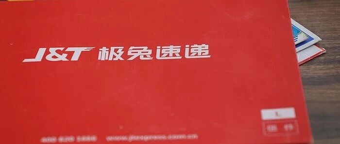 极兔回应被立案调查   界面新闻               在小说阅读器读本章去阅读在小说阅读器中沉浸阅读  关于国家邮政局依法对极兔速递有限公司立案调查一事，极兔回应记者：极兔速递中国区高度重视，诚恳接受，坚决服从、全力配合主管部门依法依规开展的各项调查工作