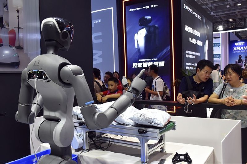 机器人触觉传感器公司帕西尼融资超10亿元 估值破100亿元触觉传感器市场曾被海外主导垄断，单指尖价格10万元，帕西尼做到199元甚至更低2025年8月9日，北京，2025年世界机器人大会，帕西尼机器人