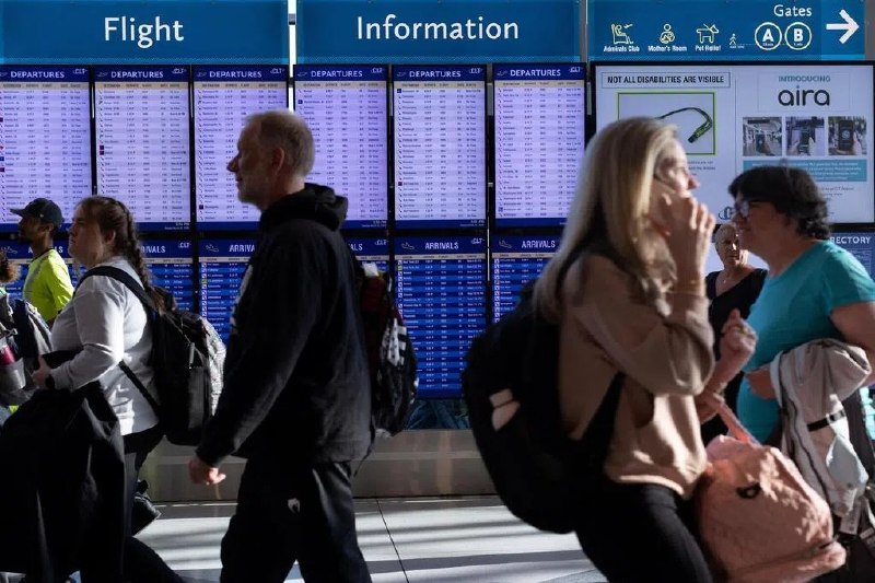 行李内设备仍充电 易捷航空客机改降罗马英国廉航易捷航空（EasyJet）一架飞往伦敦的客机上，一名乘客告知机组人员，托运行李中有移动电源正在给电子设备充电，机长出于安全预防考量决定中途改降意大利罗马