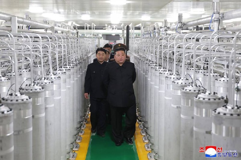 ↩️🖼 6月3日，金正恩视察了新建成投产的铀浓缩设施，高度评价八届中央委员会工作期间浓缩铀生产工作，表示经过五年的建设，朝鲜浓缩铀生产能力实现了翻番，...竹新社:5月28日，朝鲜外务省发言人就四方安全对话机制外长会联合声明答记者问，称“绝对永远不会有朝鲜民主主义人民共和国的‘无核化’“
