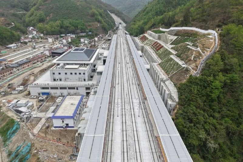 又一时速350高铁验收：西安至安康从3小时缩至1小时内西安到安康的高铁已经正式进入静态验收阶段，这条设计时速350公里的新线路，离通车又近了一步