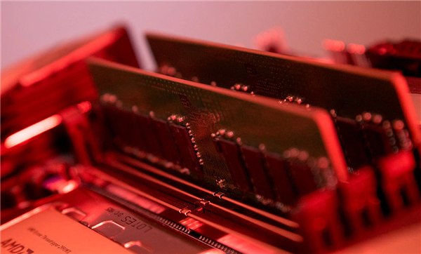 PC行业集体退回DDR4时代据Tom’s Hardware在Computex 2026从六家以上信源确认，主板厂商和内存厂商正在将产能重新转向DDR4平台，以应对DDR5持续短缺和价格飙升导致PC装机门槛不断抬高的问题