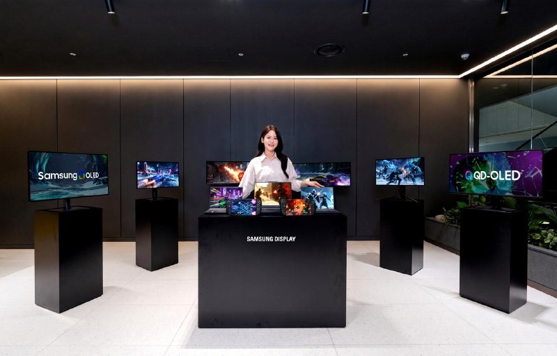 #互联网观察▎三星全新显示器：今日在 COMPUTEX 2026 展出三星显示宣布，今日起在台北南港展览馆举办的 COMPUTEX 2026 上，展示面向游戏场景的 OLED 与 QD-OLED 显示产品线，覆盖掌机、笔记本和显示器，尺寸从 8.8 英寸到 49 英寸，共计 16 款产品
