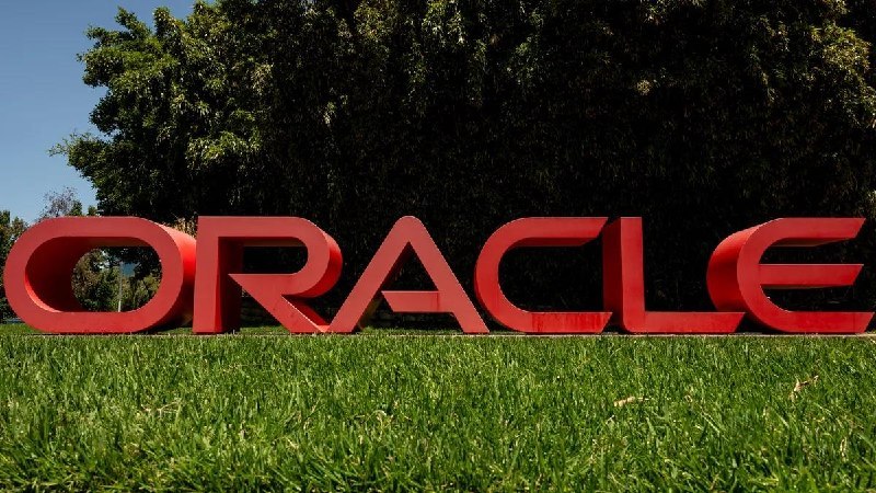报道称， Oracle （甲骨文）可能已在多个部门裁掉约 1 万个岗位据称，该公司正通过裁员来为建设数据中心腾出预算有报道称，甲骨文已开始进行大规模裁员