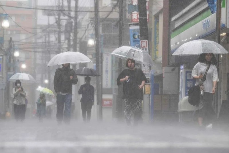 强热带风暴“蔷薇”逼近东京 日本多地发布洪水预警一场强热带风暴“蔷薇”星期三正向东京逼近