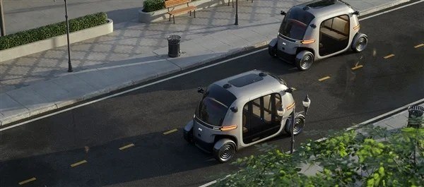 无人驾驶载客车上路被撞 乘客被堵门下不来网友日前发布视频显示，在贵阳市区某处道路，一辆MPV和PIX的无人驾驶小巴RoboBus发生了碰撞事故