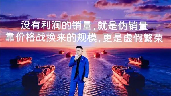 六位车企负责人深圳集体“开炮” 矛头直指价格战昨日，第四届未来汽车先行者大会在深圳大湾区车展现场召开，蔚来李斌、零跑徐军、阿维塔王辉、赛力斯张正萍、江汽集团项兴初、梅赛德斯 - 奔驰庄睦德六位车企核心负责人齐聚，集体向行业价格战、参数内卷“开炮”，直指行业粗放增长弊端