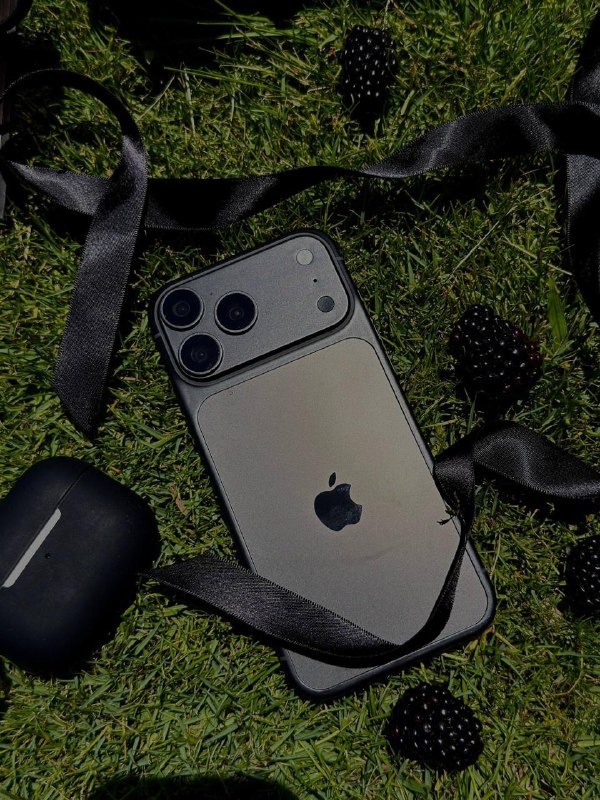 苹果 iPhone 18 Pro 系列主打色可能是“深樱桃”，整体偏深酒红，风格更沉稳商务，预计接替 iPhone 17 Pro 的星宇橙