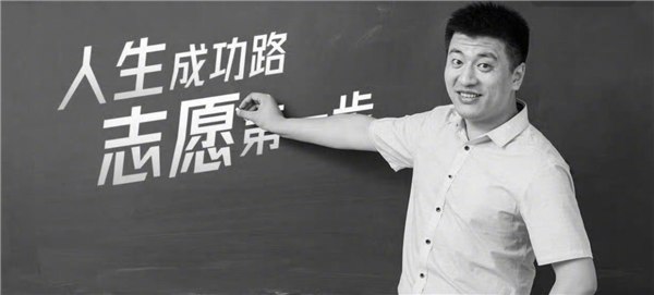 发文影射张雪峰去世惹众怒 网红留几手微博被禁止关注日前，苏州峰学蔚来教育科技有限公司发布讣告称，张雪峰因心源性猝死全力抢救无效，于2026年3月24日15时50分在苏州逝世