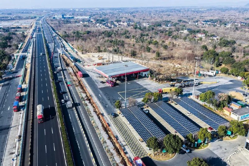 全球能源危机推升中国清洁技术出口激增受中东局势引发的全球能源危机影响，中国清洁能源产品出口在 3 月份实现大幅增长，成为出口贸易的新引擎