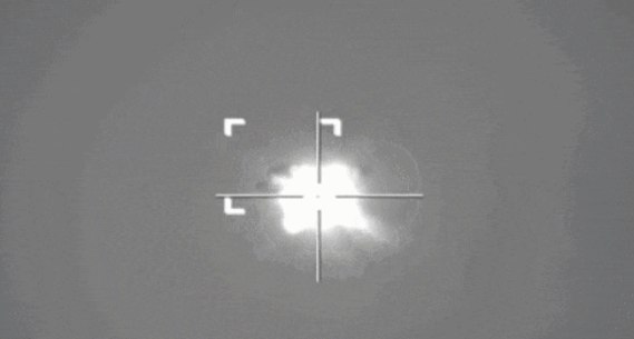 国产激光武器真实打击画面 无人机瞬间丧失作战能力据媒体报道，国产激光武器“光箭-11E”的真实打击现场近日公布
