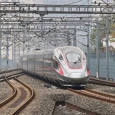 京沪高铁部分线路涨价20%5月11日，京沪高铁公告，公司决定对京沪高速线、合蚌高速线动车组列车公布票价进行优化调整，时速300~350km/h、200~250km/h及以下的动车组列车公布票价上浮20%