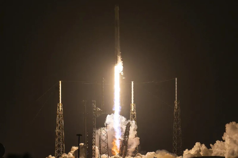 SpaceX据悉寻求以逾2万亿美元估值上市知情人士称，SpaceX已将其首次公开募股（IPO）目标估值上调至2万亿美元以上