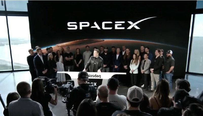 马斯克IPO敲钟前讲话：原以为SpaceX成功概率不到10%6月12日，SpaceX在周五正式登陆纳斯达克，CEO埃隆·马斯克(Elon Musk)在敲钟仪式前对员工表示，他最初以为SpaceX成功的概率不到10%