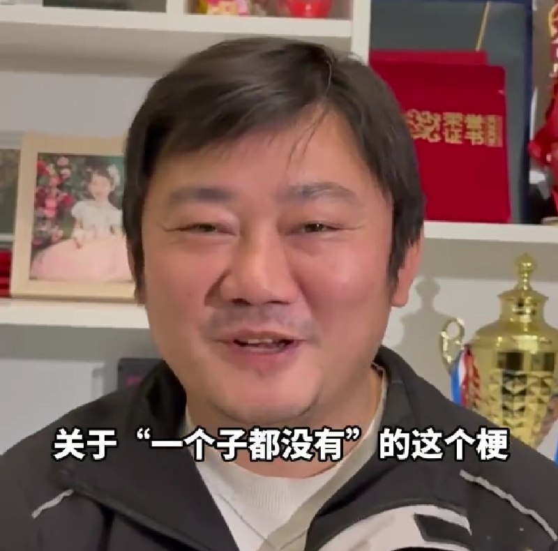张雪首次解释“一个子儿都没有”：自己当时只是想装一下近日，张雪机车车队在WSBK中量级组别连续两回合夺冠后，彻底爆火