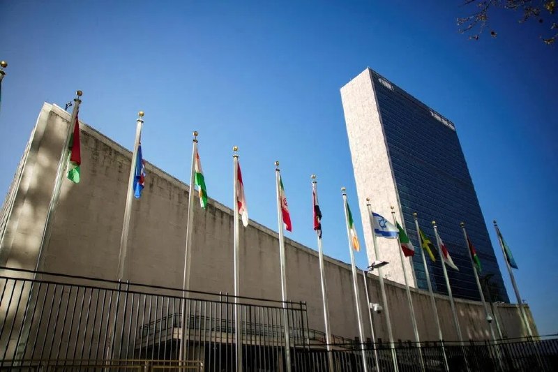 美国支付联合国会费附带遏制中国影响力条件一家关注全球发展动态的新闻社称，美国为释放它拖欠联合国数十亿美元的会费设置了具体条件，包括进一步削减开支以及采取措施遏制中国在联合国的影响力