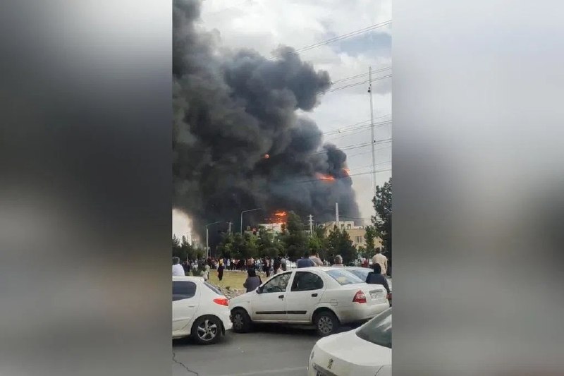 伊朗首都商业大楼发生火灾 至少八人死亡41人受伤伊朗首都德黑兰附近的一个商业综合体发生火灾，造成至少八人死亡，41人受伤