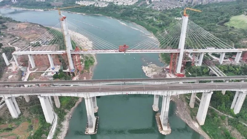 成渝中线高铁全部合龙：时速350公里 重庆到成都仅50分钟昨天上午，成渝中线高铁井口嘉陵江特大桥顺利合龙，这也意味着成渝中线高铁全线所有桥梁均实现合龙